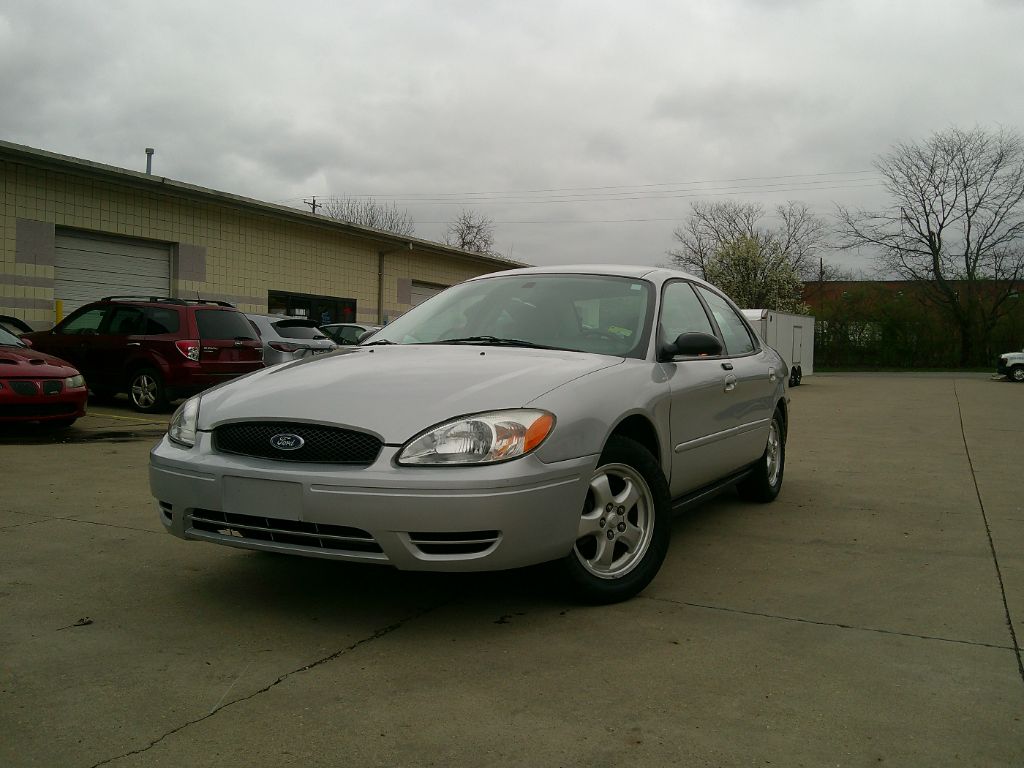 2004 Ford Taurus