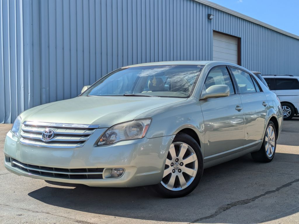2005 Toyota Avalon XLS's photo